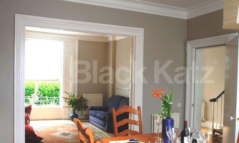 			LARGE 4 BED / 2 BATH!, 4 Bedroom, 1 bath, 1 reception Flat			 St Johns Villas, ARCHWAY